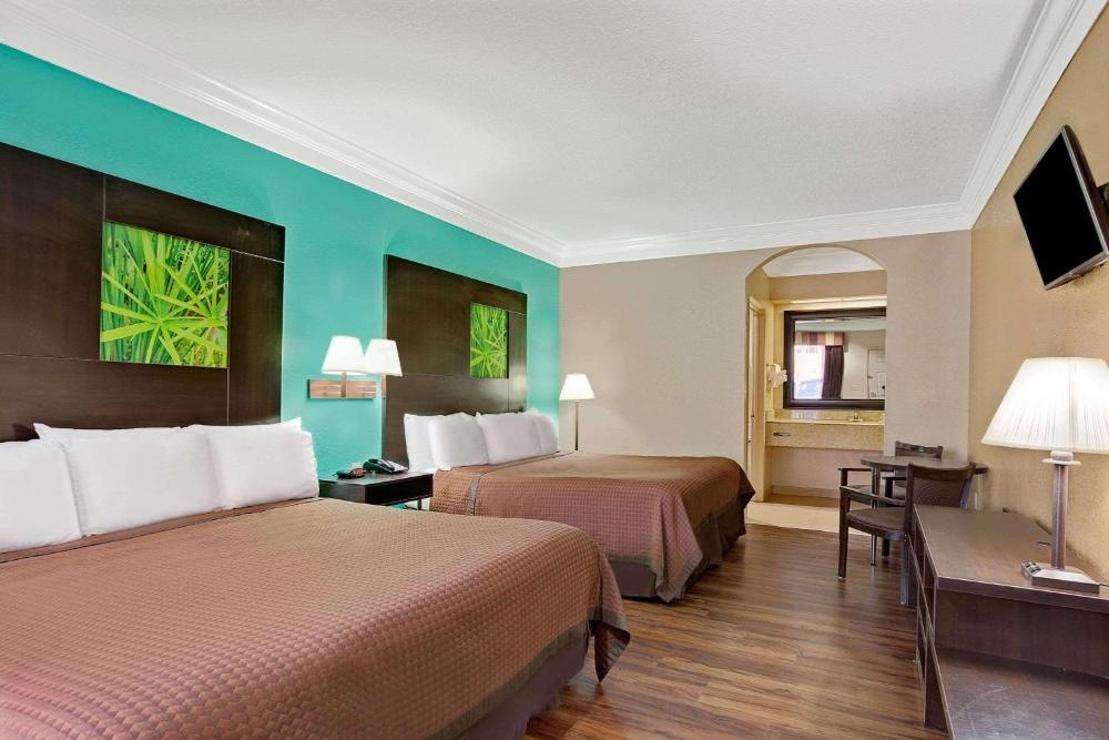 Super 8 by Wyndham Galveston