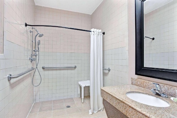 Super 8 by Wyndham Galveston image 11