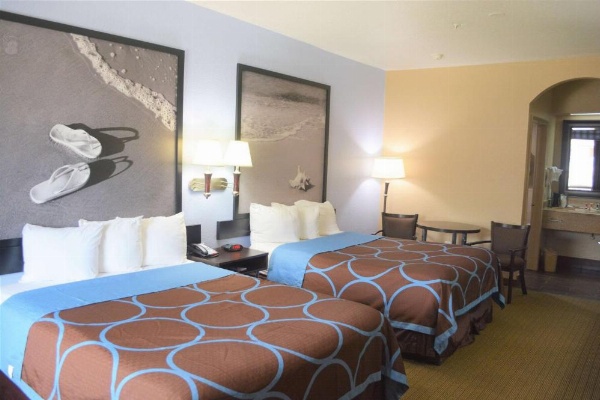 Super 8 by Wyndham Galveston image 15