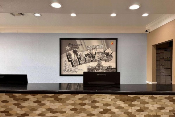 Super 8 by Wyndham Galveston image 18