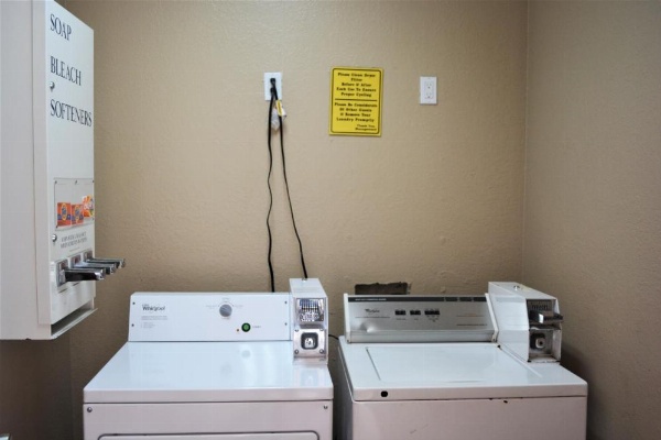 Super 8 by Wyndham Galveston image 22