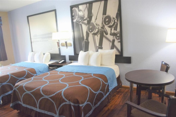 Super 8 by Wyndham Galveston image 23