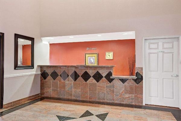 Super 8 by Wyndham Galveston Main image