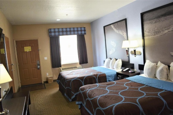 Super 8 by Wyndham Galveston image 30